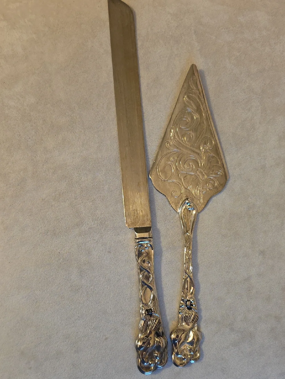 VINTAGE INTERNATIONAL SILVER CO. desert knife & Pie/Cake Server, Silver Plated
